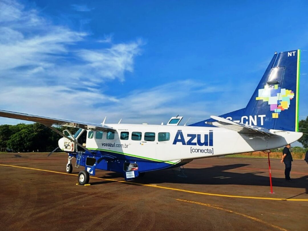 Azul cancela voos para mais duas cidades