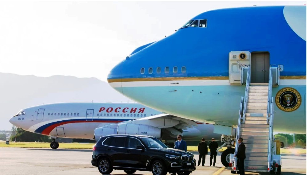 Boeing-VC-25A-Air-Force-One-TRUMP-e-Ilyushin-Il-96-300PU-PUTIN