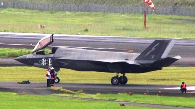 Caça Bombardeio F-35B Britanico faz pouso de emergência no Japão