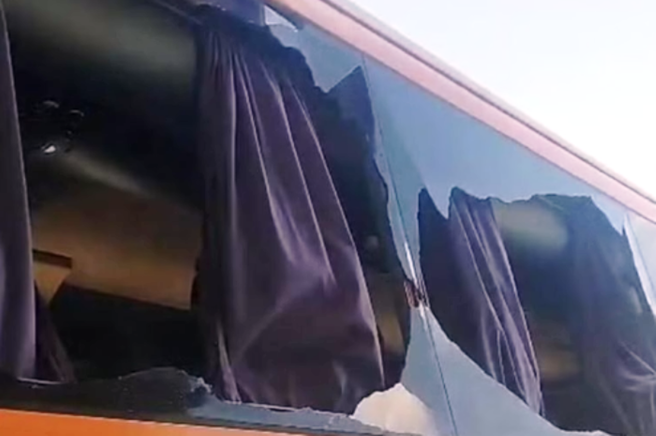 Ônibus da GOL é apedrejado durante trajeto entre aeroportos em SP