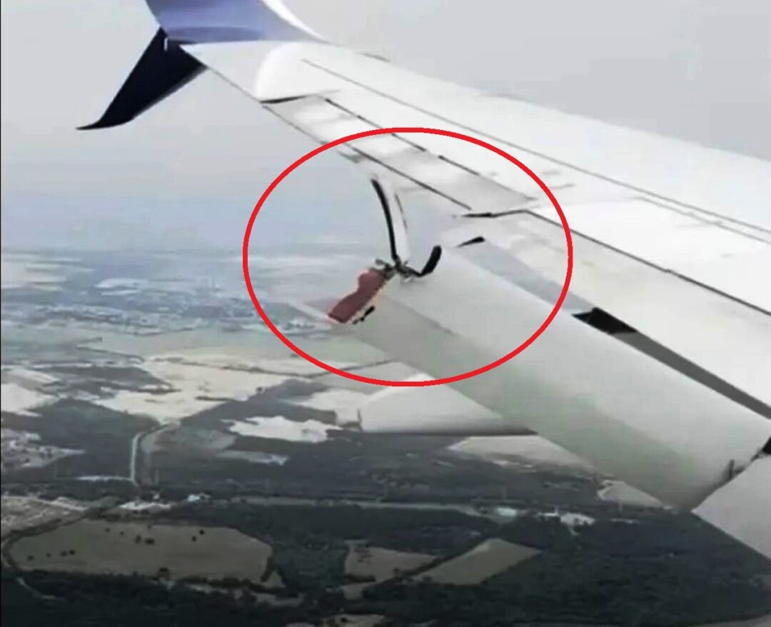 Quebra-de-parte-do-Flap-da-Asa-do-Boeing-737-800-da-Delta_Imagem-Internet
