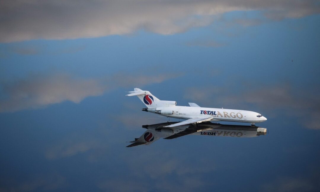 Boeing-727-das-enchentes-do-RS-ilhado-no-aeroporto-Salgado-Filho-em-2024_credito-Anselmo-Cunha-AFP