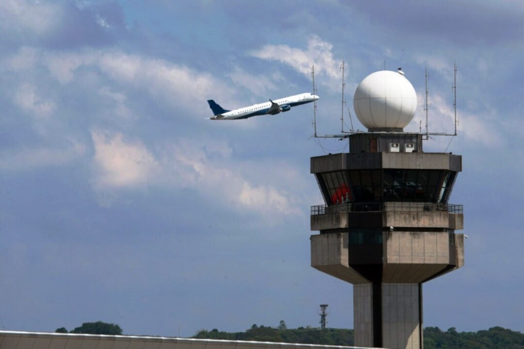 Controladores de Voo Civil da NAV Brasil podem entrar em greve