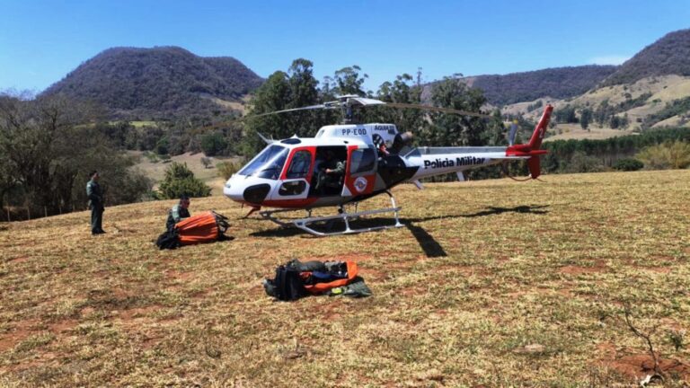 Hélicóptero Águia da PM do Estado de SP usado para combate a incendio no estado de SP_Foto Polícia Militar