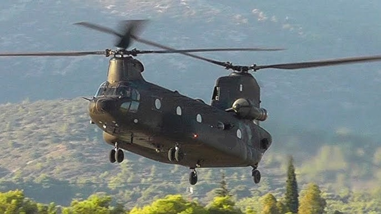 Helicóptero CH-47 Chinook, modelo avaliado pela Força Aérea Argentina para reforço do transporte aéreo militar com apoio dos EUA