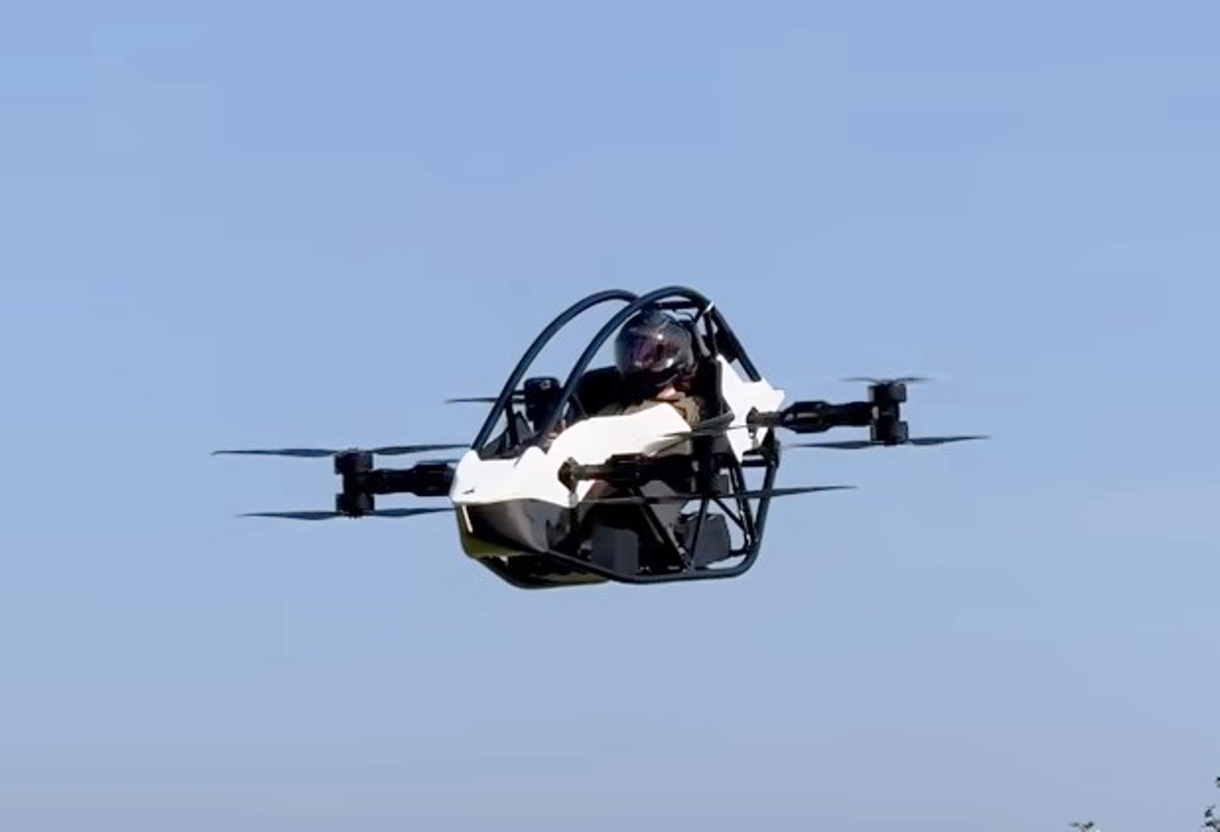 Milionario-dos-EUA-faz-o-1o-voo-com-carro-voador