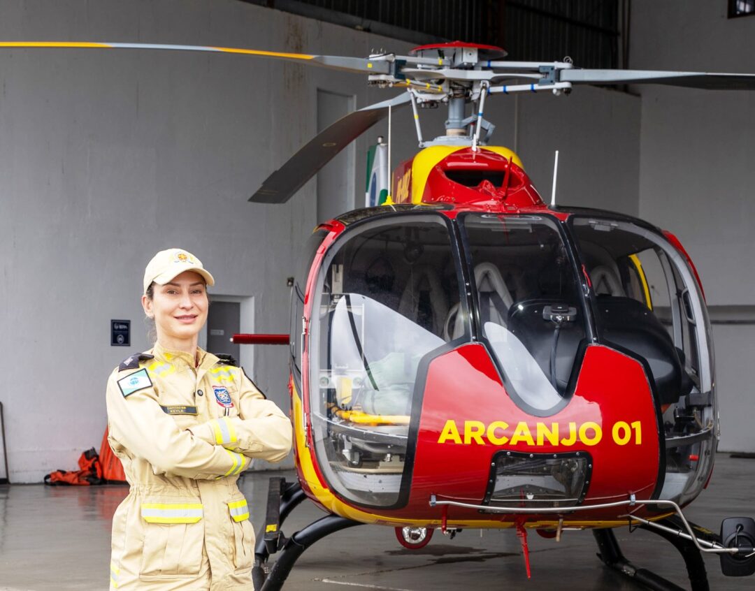Primeira mulher piloto de helicóptero do Corpo de Bombeiros do Paraná_Crédito da Foto Ricardo Ribeiro_AEN