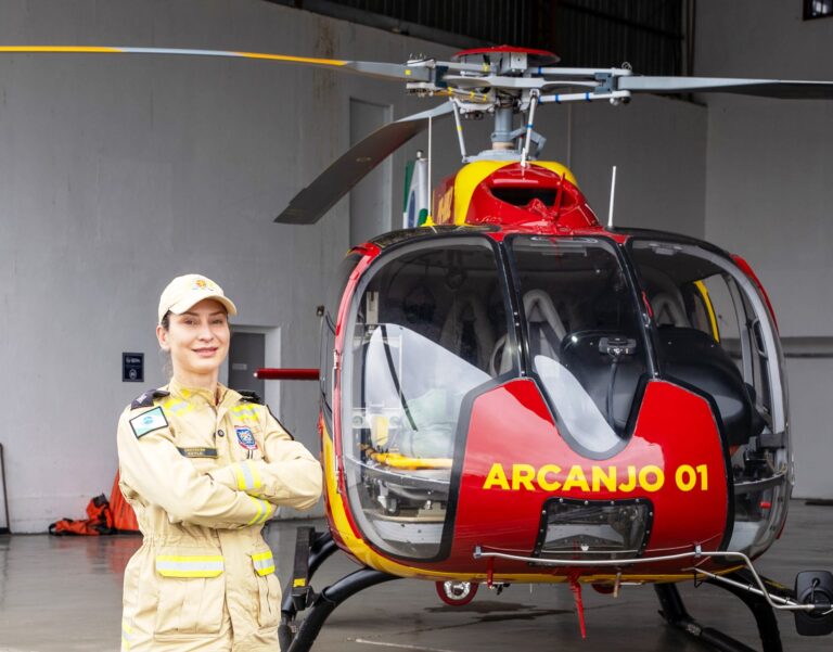 Primeira mulher piloto de helicóptero do Corpo de Bombeiros do Paraná_Crédito da Foto Ricardo Ribeiro_AEN