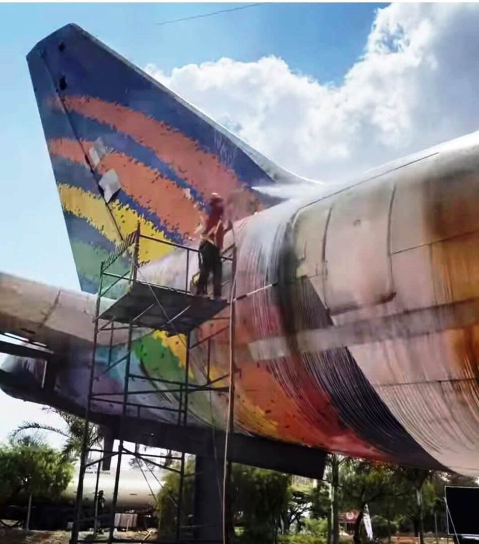 Revitalização da Pintura do Boeing 757-200 da Transbrasil em Taguatinga-DF pela empresa AutoTek Industria