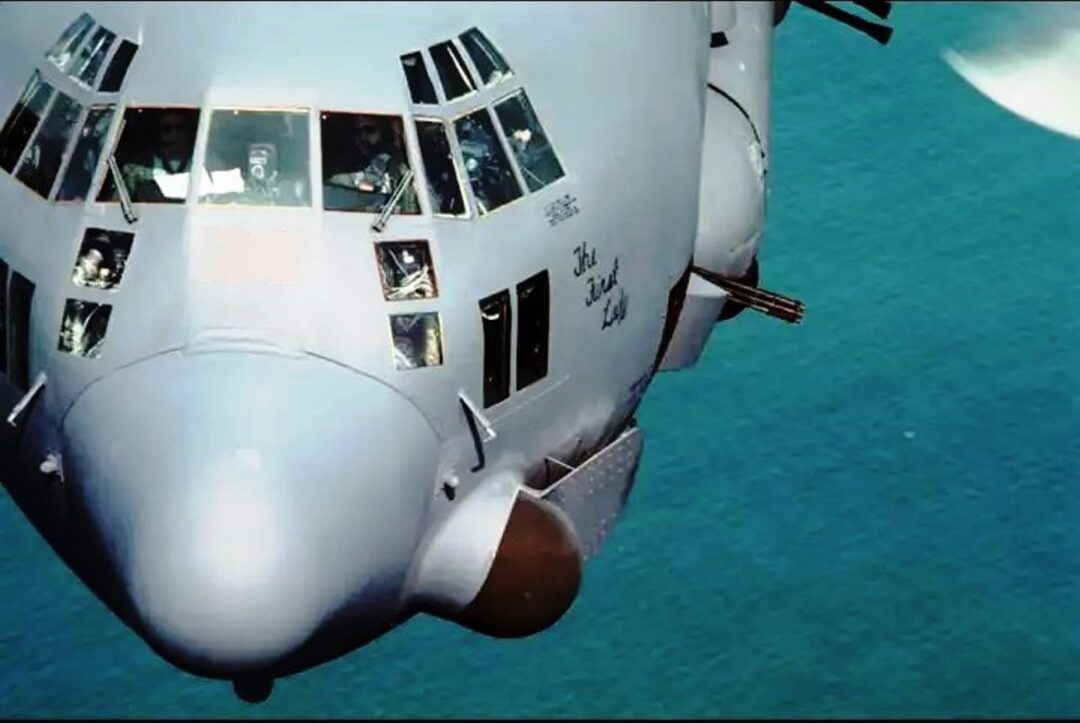 Aviao-Hercules-AC-130J-Ghostrider-destroi-semissubmersivel-de-traficantes-no-Caribe