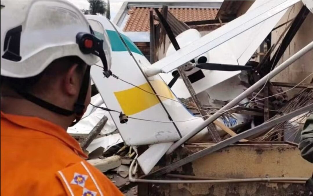 Avião cai sobre casa em Goiânia e piloto escapa com ferimentos leves_Imagem divulgação
