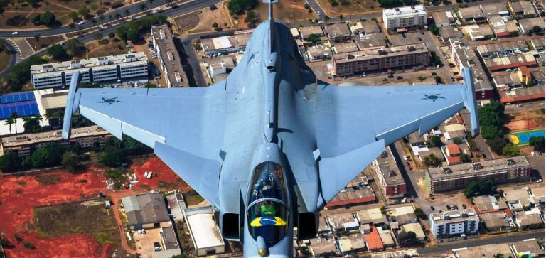 Colombia-escolhe-o-F-39E-para-ser-o-seu-novo-aviao-de-caca_Imagem-FAB