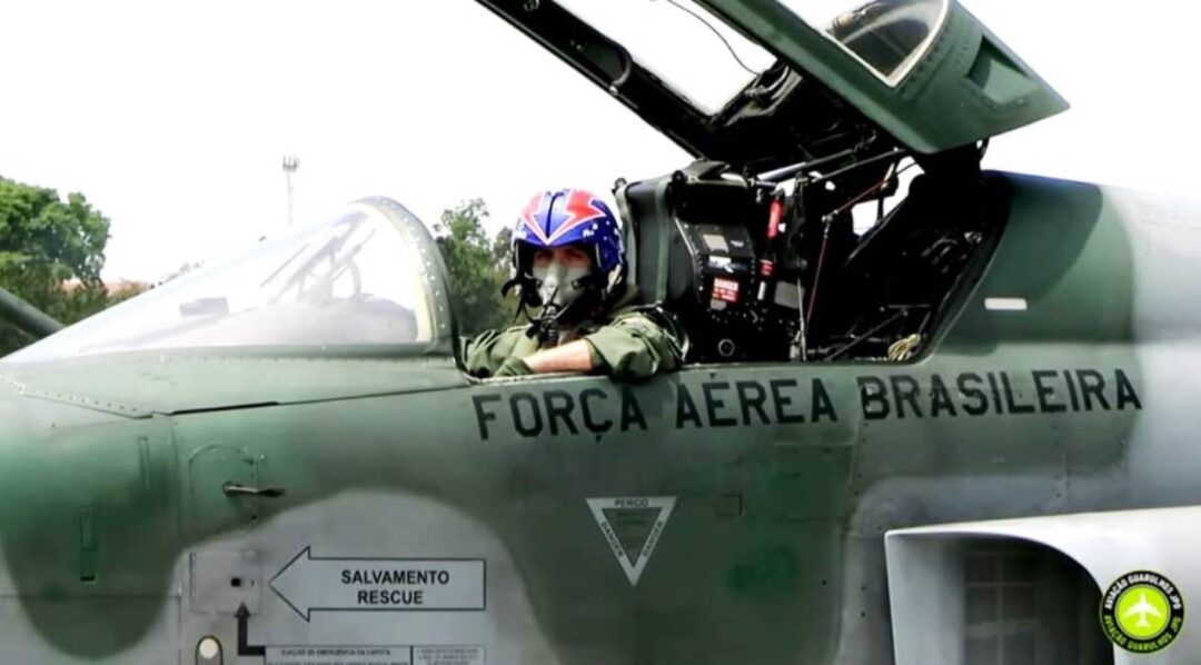 F-5EM-FAB-4841-Pilotado-pelo-Ten-Cel-Av-Fabio-Mello-no-Domingo-Aereo-PAMA-SP-2025_Imagem-Aviacao-Guarulhos-JPD