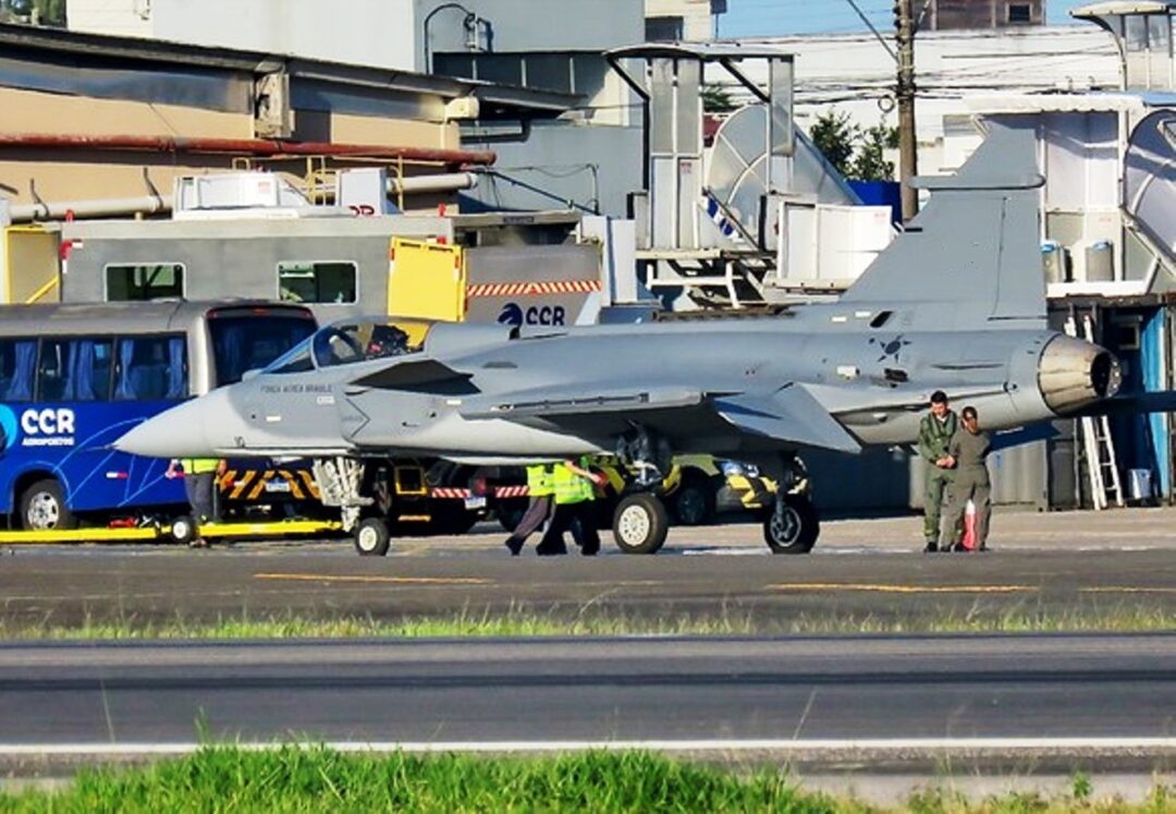 FAB-estuda-comprar-cacas-gripen-usados_Imagem-Aviacao-em-Floripa