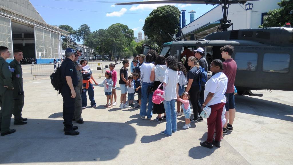 Veteranos-da-AVFAB-apoiam-o-Dia-das-Criancas-realizado-no-PAMA-SP_Imagem-Veterano-Jeferson-AVFAB