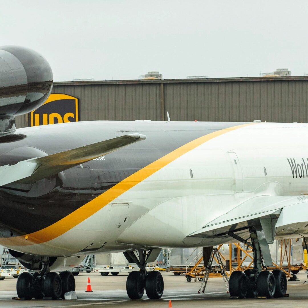 Acidente com MD-11 da UPS nos EUA deixa mortos e causa incêndio em Louisville