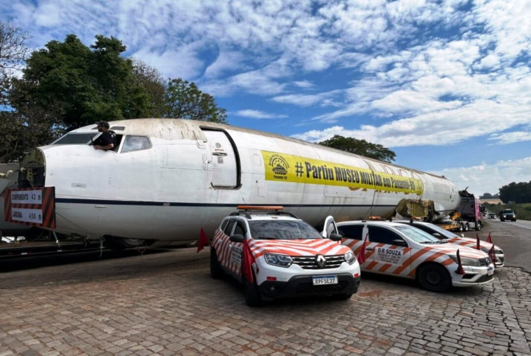 Boeing-727-simbolo-das-enchentes-do-RS-e-levado-ao-Museu-Militar-de-Panambi_Imagem-Internet