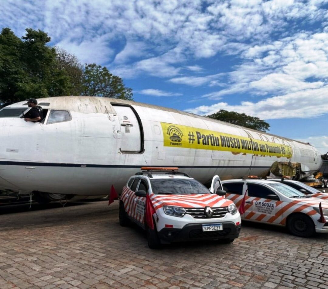 Boeing 727 símbolo das enchentes do RS é levado ao Museu Militar de Panambi