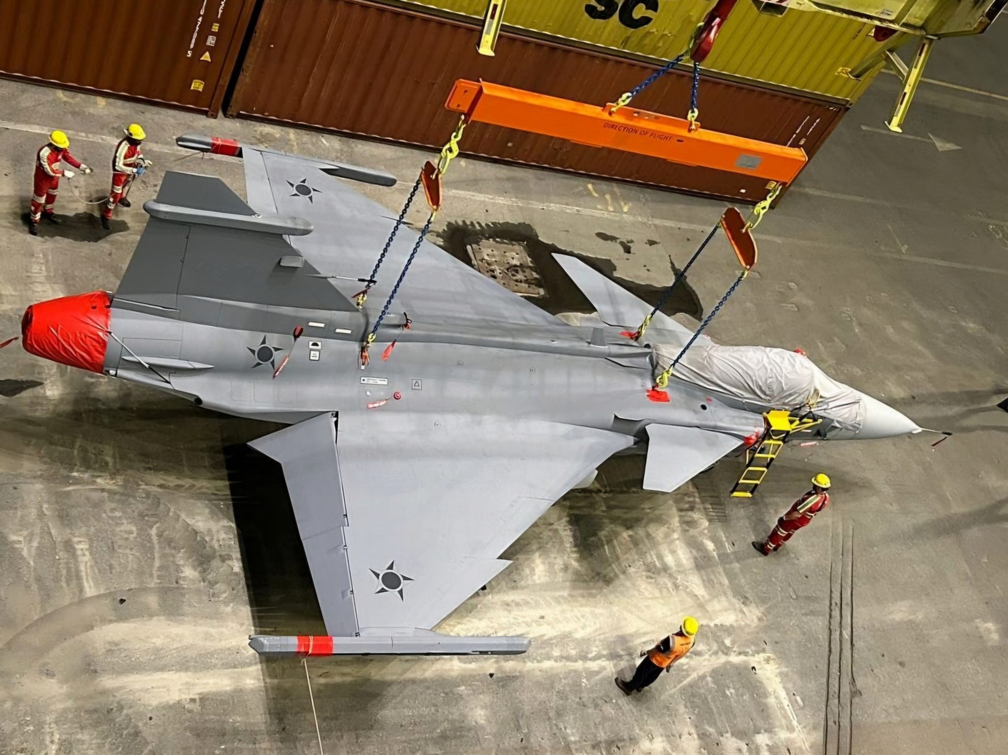 F-39 Gripen FAB 4111 chega ao Brasil pelo Porto de Navegantes em 13 de novembro