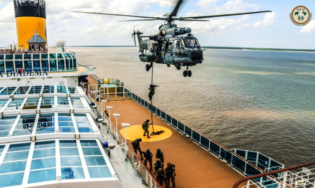 Helicóptero Super Cougar e forças especiais da Marinha atuam em simulação na COP30_Imagem Marinha do Brasil.