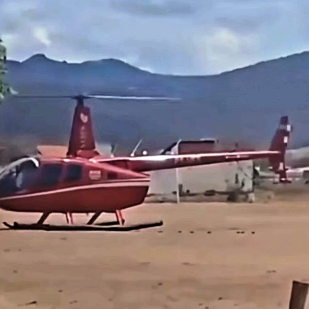 Após pouso de emergência de helicóptero R-44 em Itapiúna-CE, criminosos cercam e assaltam passageiros