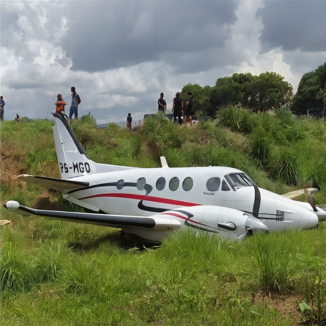 Avião King Air sai da Pista em Pará de MInas-MG