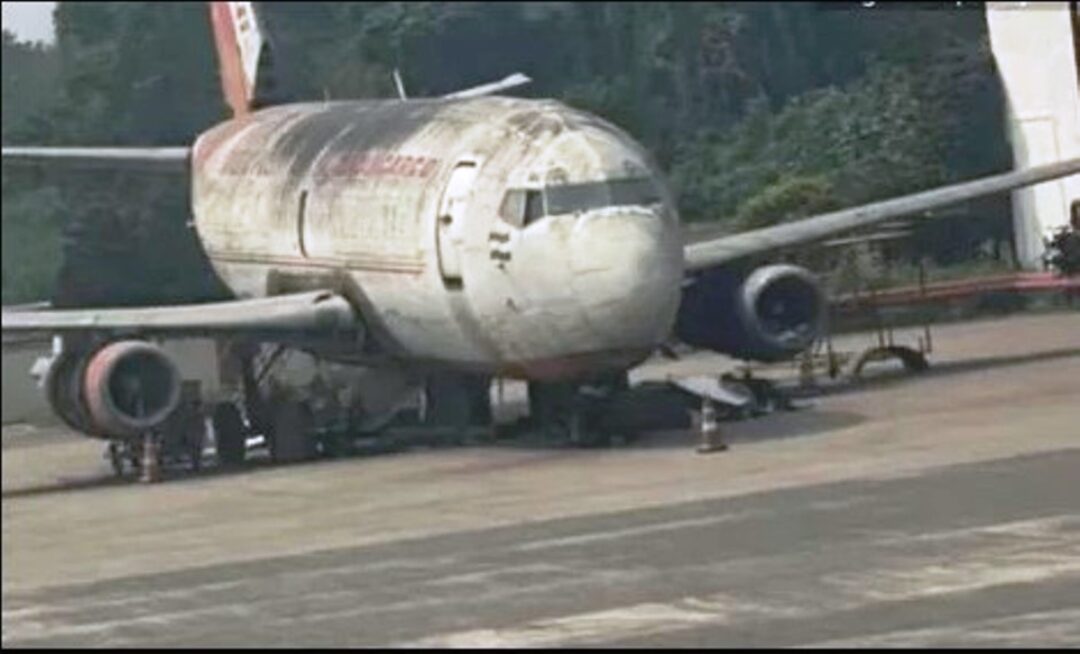 Aviao-esquecido-por-13-anos-na-India-chama-a-atencao_Imagem-divulgacao