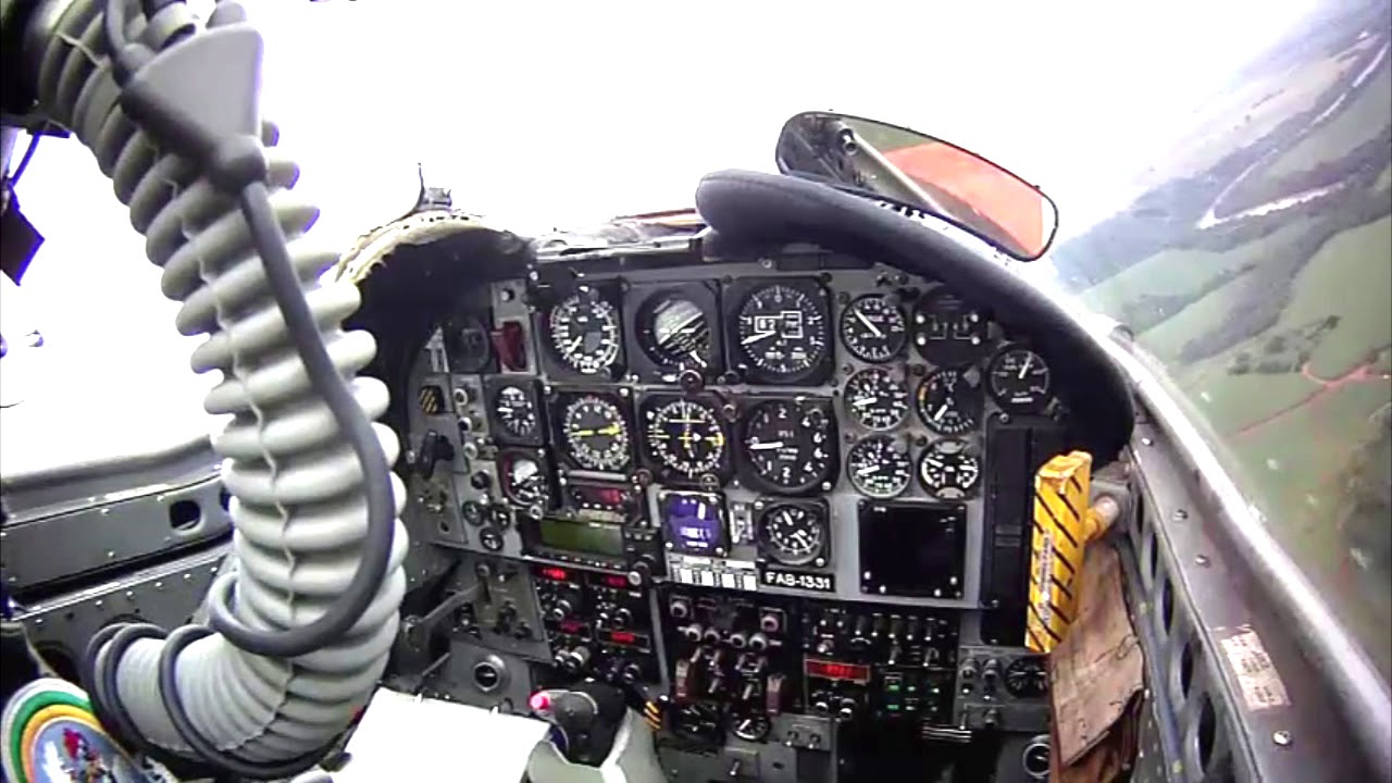Cockpit-do-T-27-Tucano_Imagem-EDA