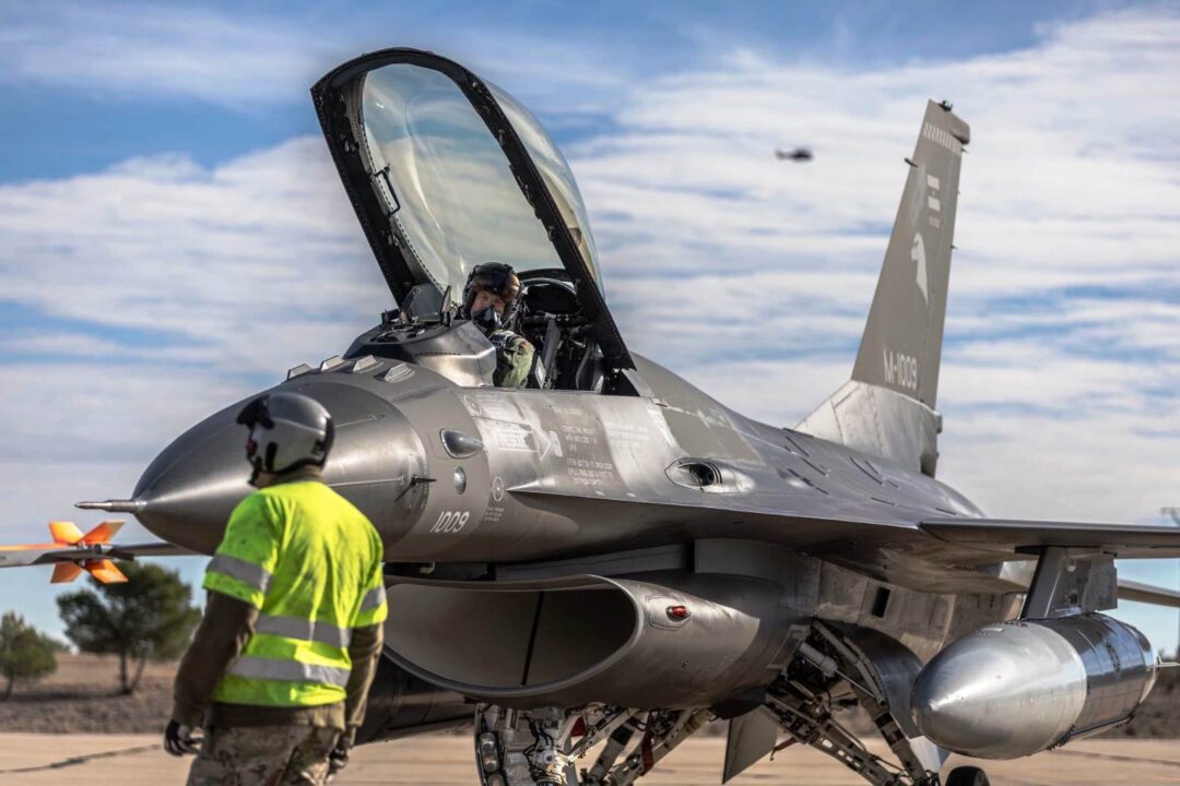 F-16-argentinos-em-Natal-antes-de-seguirem-para-Buenos-Aires_Imagem-FAA