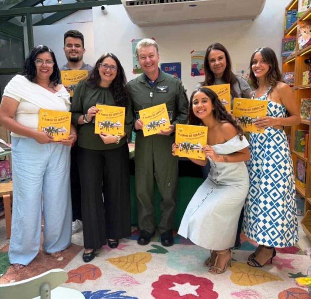 Livro-O-Sonho-de-Geraldo-e-a-Esquadrilha-da-Fumaca_Imagem-Tenente-Bruna-COMGAP