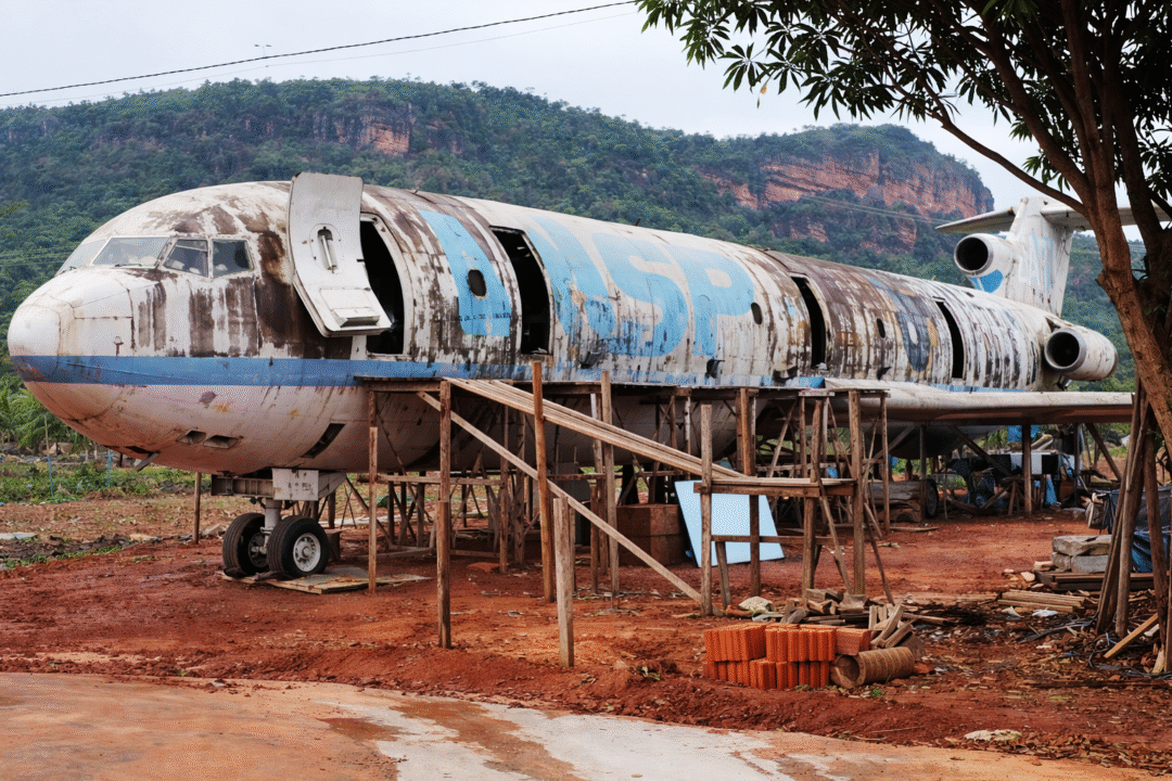 Avião Boeing 727 da VASP começa a ganhar nova forma como hotel temático_Imagem Internet