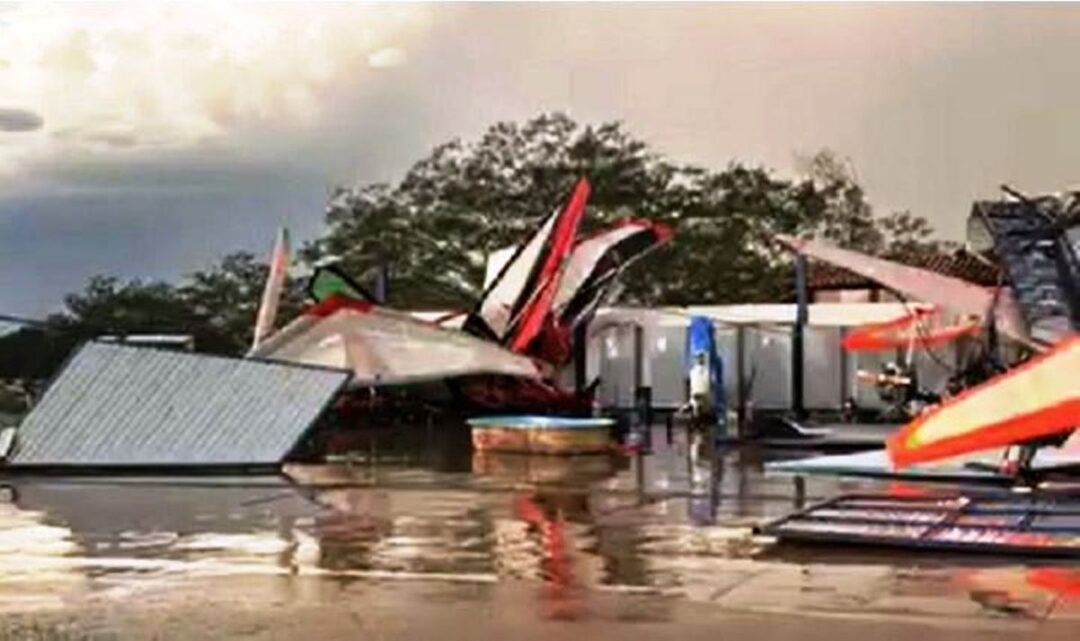 Hangar-do-Aeroclube-de-Ibira-e-danificado-pelas-fortes-chuvas_Imagem-Radio-Povao