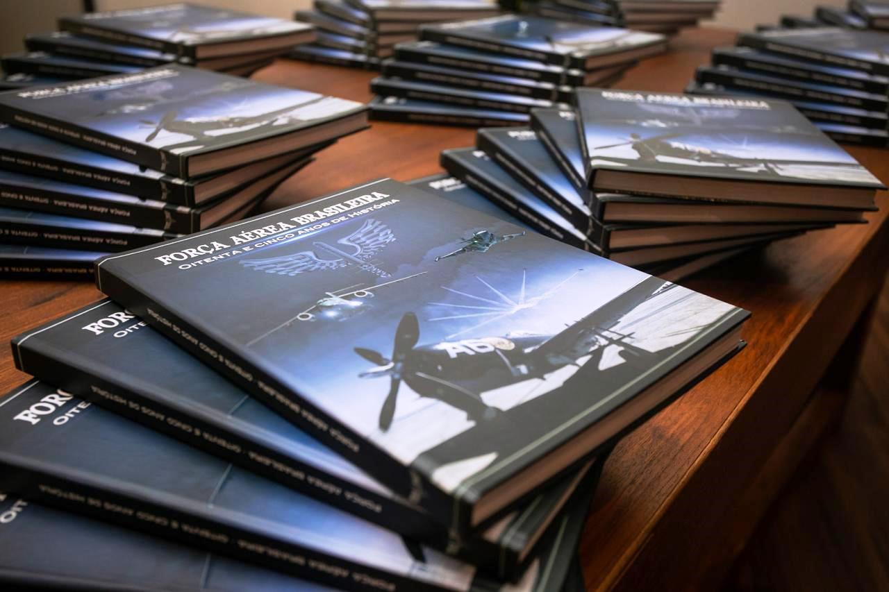 Livro-Historico-dos-85-anos-de-historia-da-FAB_Imagem-CECOMSAER