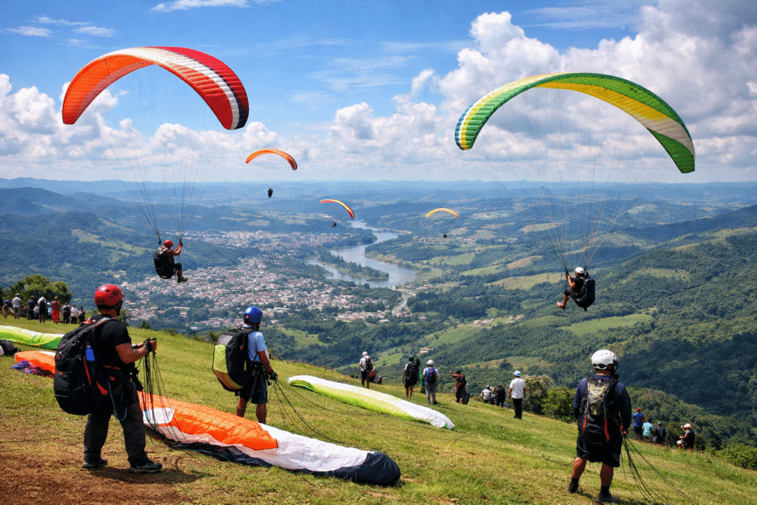 21-22-MAR-2026-Encontro-de-Pilotos-de-Parapente-em-Porto-Uniao-reune-voo-livre-no-Morro-do-Carvao_Imagem-Divulgacao