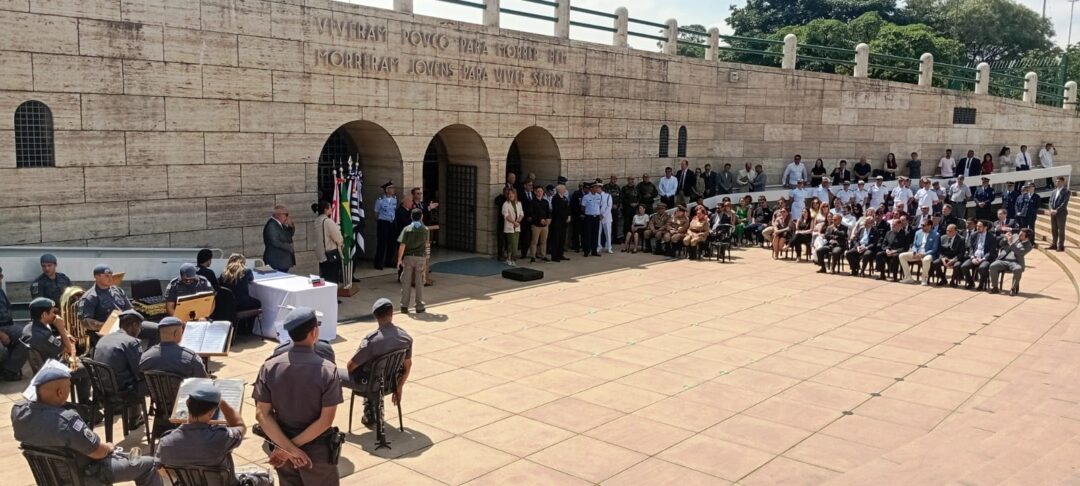 AVFAB-recebe-condecoracao-em-solenidade-do-MMDC-que-marcou-81-anos-de-Monte-Castelo_Imagem-AVFAB-7