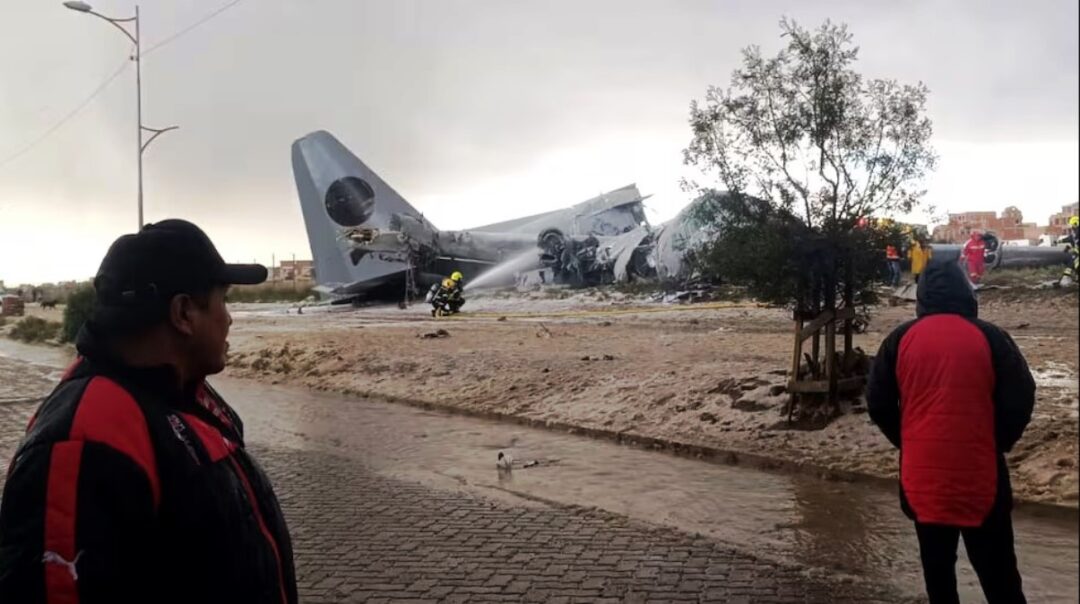 C-130-Hercules-da-Forca-Aerea-da-Bolivia-cai-e-mata-15-em-El-Alto_Imagem-Internet-1