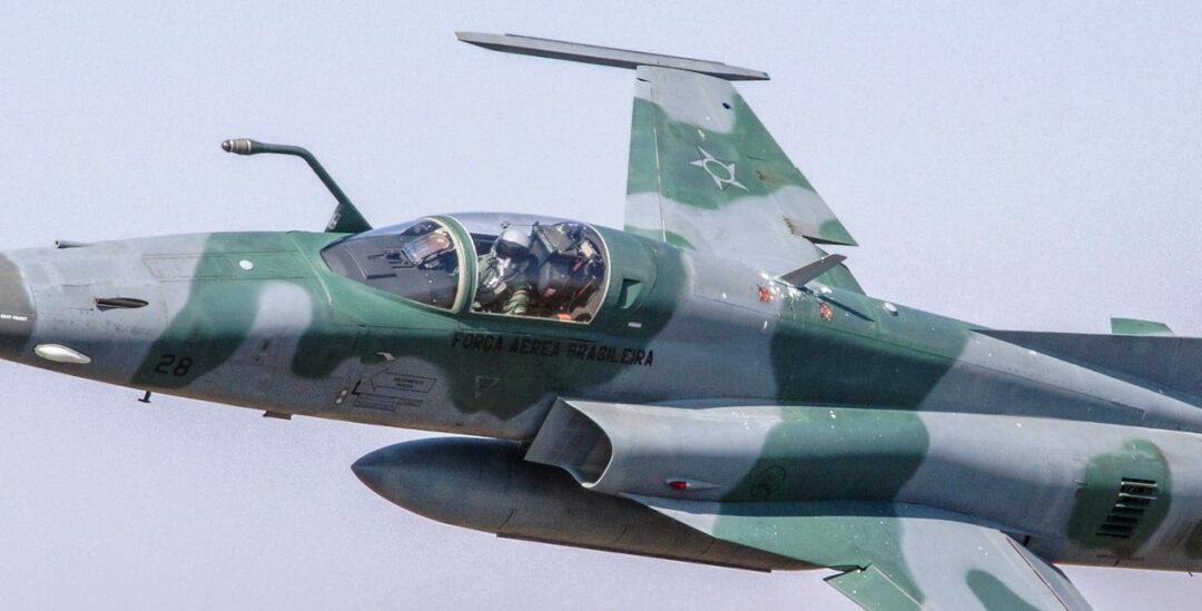 F-5EM-da-FAB_Imagem-CB-V-Santos-FAB