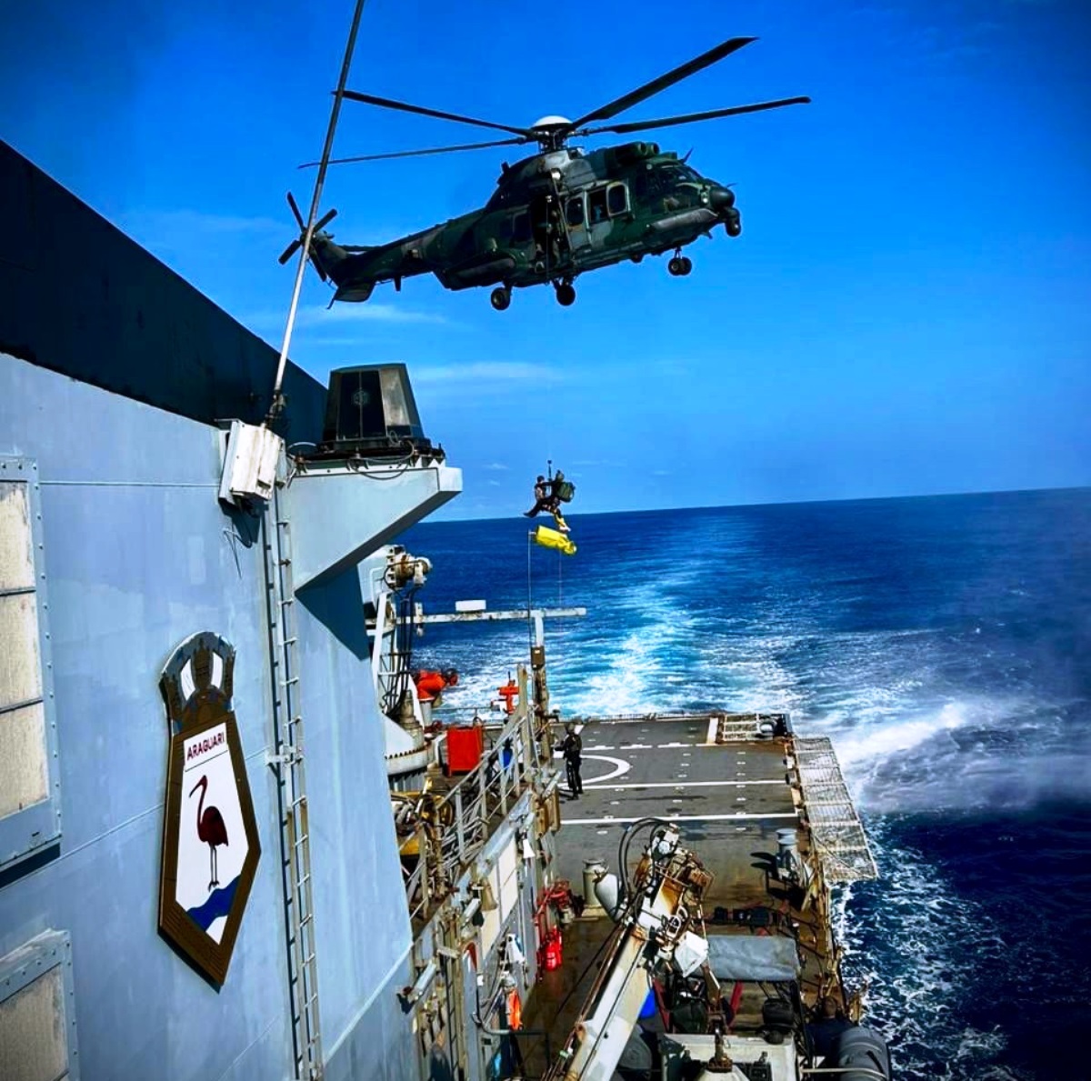 FAB-realiza-resgate-aeromedico-a-277-km-da-costa-brasileira_Imagem-Esquadrao-Falcao