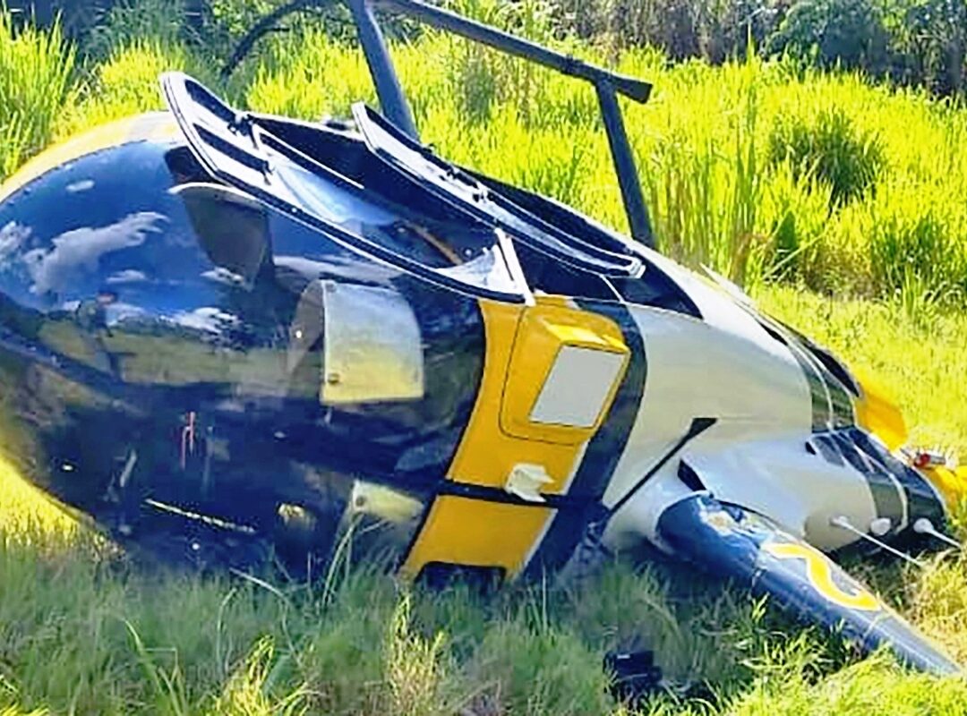 Helicóptero Robinson da PMPR tomba em pouso de emergência durante ação policial em Matelândia