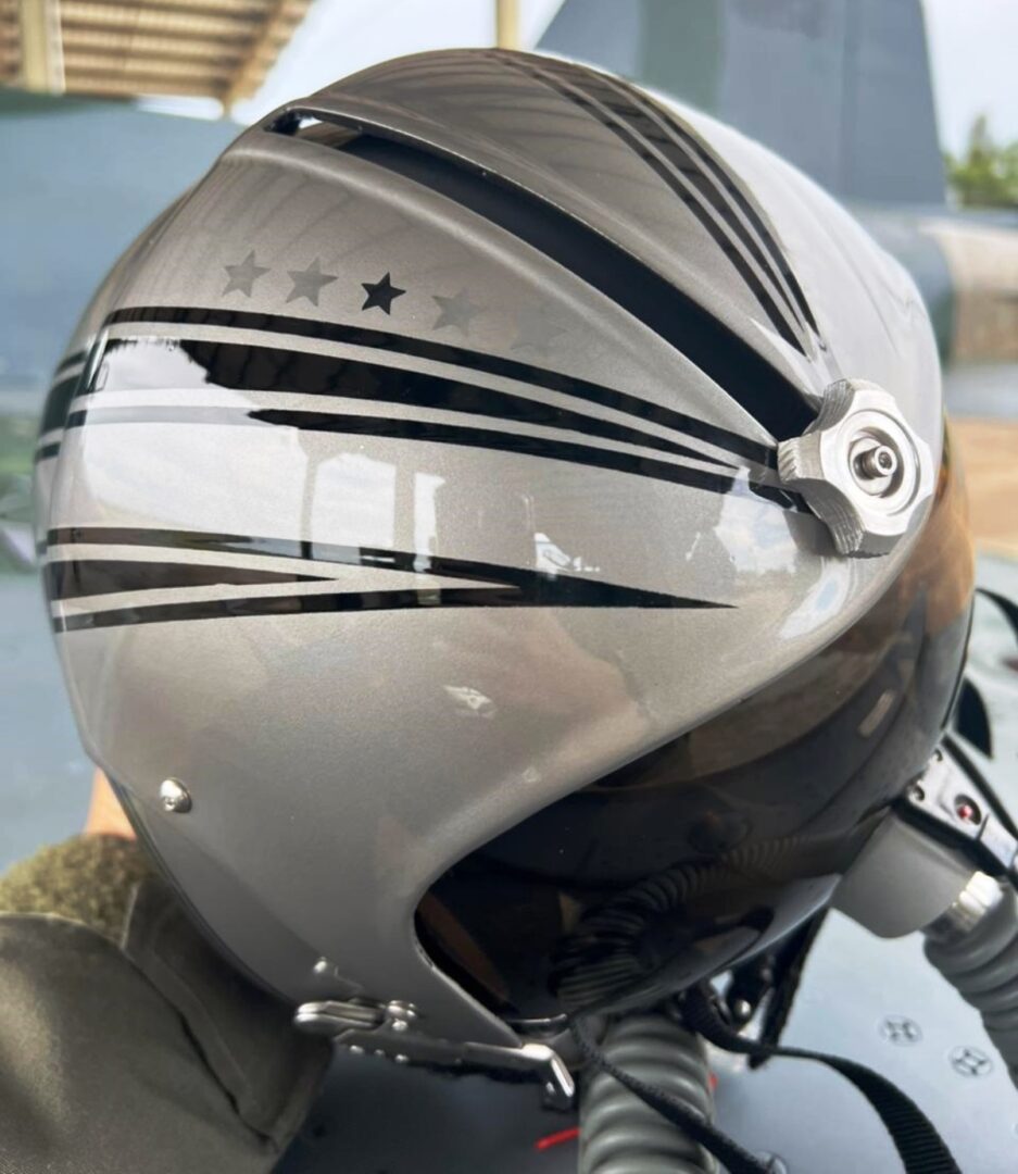 Sorteio-de-um-Capacete-Comemorativo-do-Esquadrao-Pampa_Imagem-Assoc-Pilotos-Caca-Esqu-Pampa-3