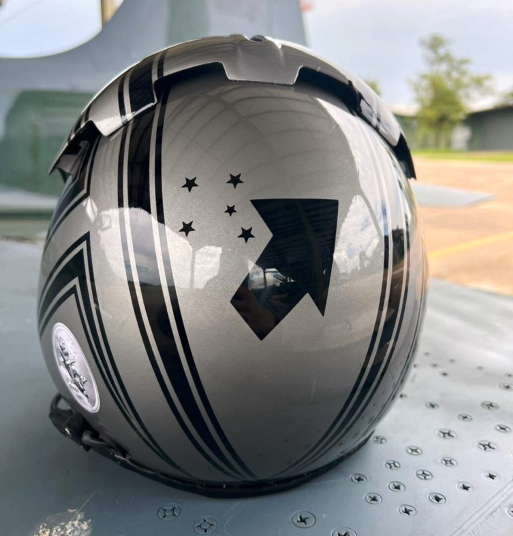 Sorteio-de-um-Capacete-Comemorativo-do-Esquadrao-Pampa_Imagem-Assoc-Pilotos-Caca-Esqu-Pampa-4