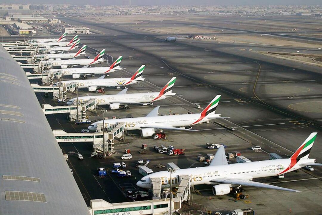 Aeroporto-de-DUBAI-com-avioes-parados-pelo-fechamento-do-espaco-aereo_Imagem-Aeroporto-de-Dubai.