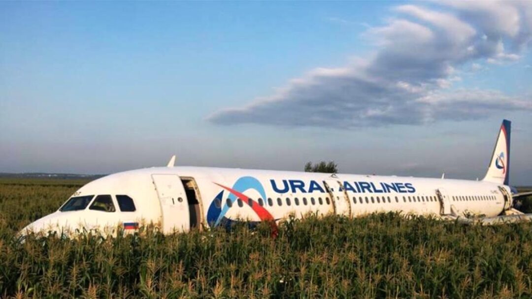 Airbus-A-320-da-Ural-Airlines-que-pouso-em-plantacao-na-Russia-em-2023_Imagem-Ilustrativa.j