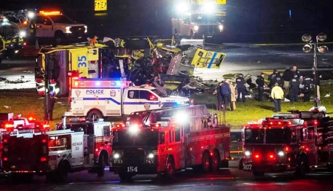 Aviao-da-Air-Canada-CRJ900-envolvido-em-colisao-em-NY-com-caminhao-de-Bombeiros_Imagem-divugacao1