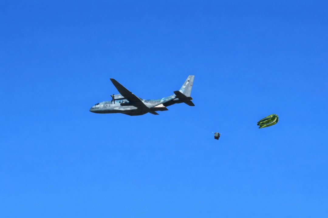 C-105 Amazonas realiza lançamento aéreo inédito na Antártica_Imagem FAB