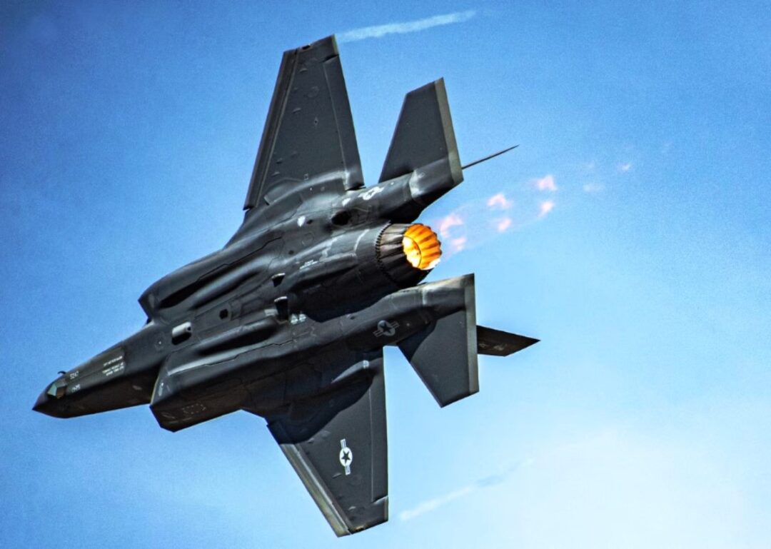 Caca-F-35-dos-EUA-apos-pouso-de-emergencia-no-Oriente-Medio-1