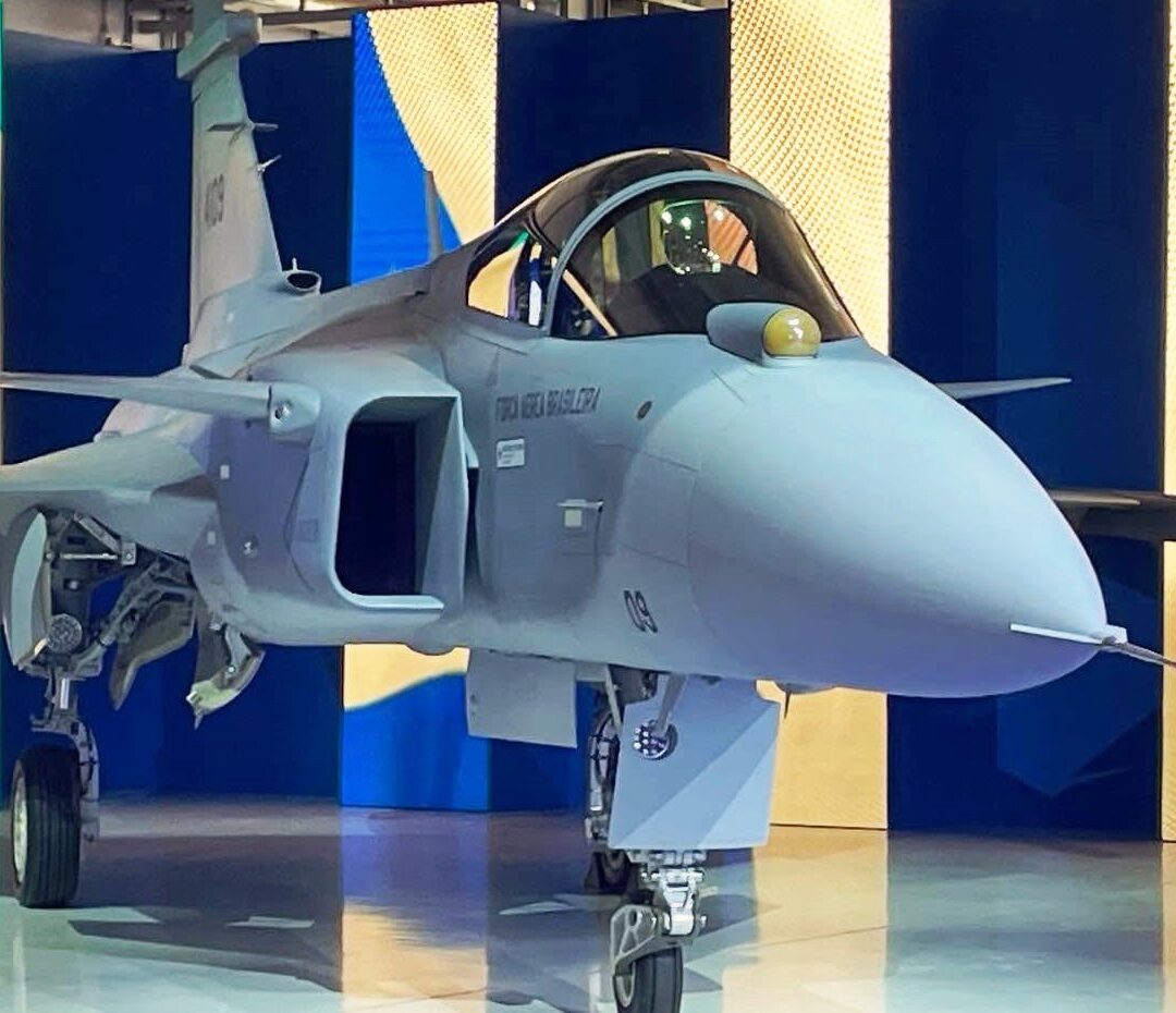 Brasil apresenta primeiro caça F-39 Gripen produzido no País e abre nova fase na defesa aérea