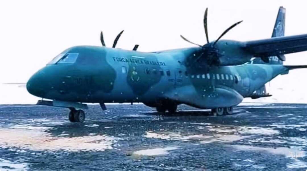 Pela primeira vez, FAB usa o C-105 Amazonas em ressuprimento aéreo na Antártica 1