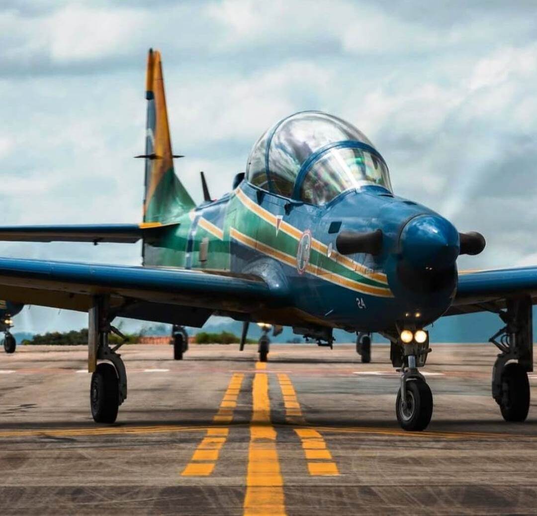 27 MAR 2026 Esquadrilha da Fumaça em Patrocínio (MG) 27 no fim da tarde