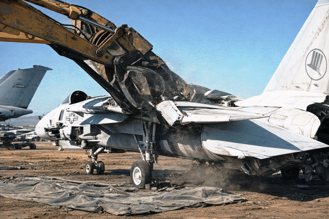 F-14 Tomcat aposentado dos Estados Unidos destruído para impedir envio de peças ao Irã_Imagem USAF 4